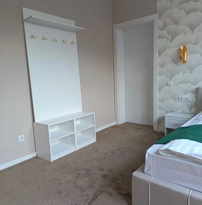 Cameră la Vila Borsec, cu cuier