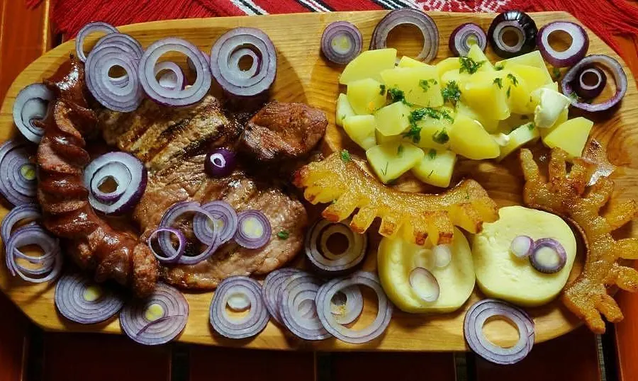 Platou servit la Restaurantul Faló