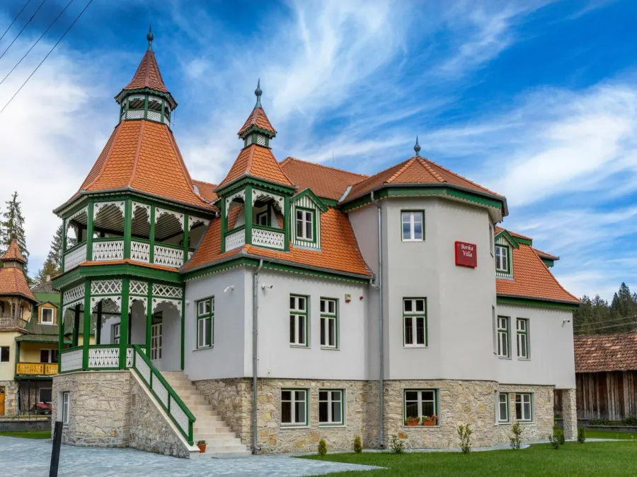 Vila Borka, cu turnul și scara de la intrare